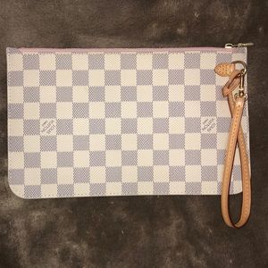 Louis Vuitton pouche